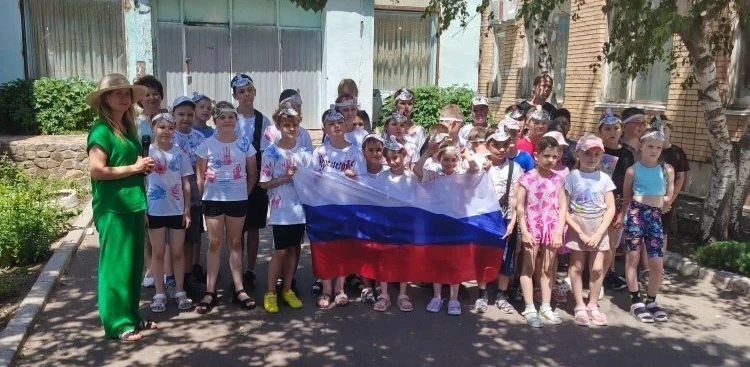 11 июня в приходящем лагере "Улыбка" прошёл День дорожных знаков.
Для ребят состоялась интеллектуаль