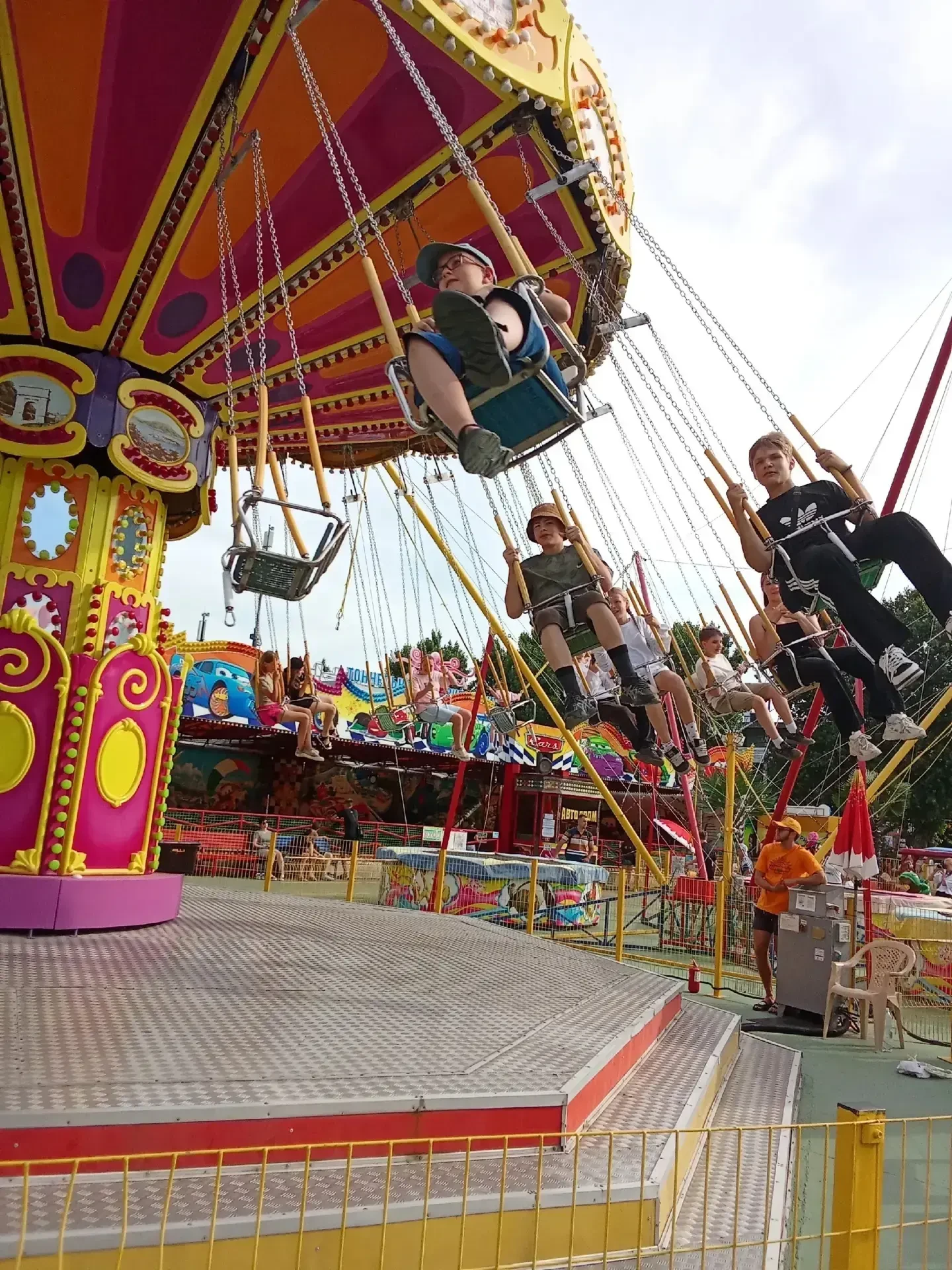 Ура! Мы на аттракционах! 🎢🎡