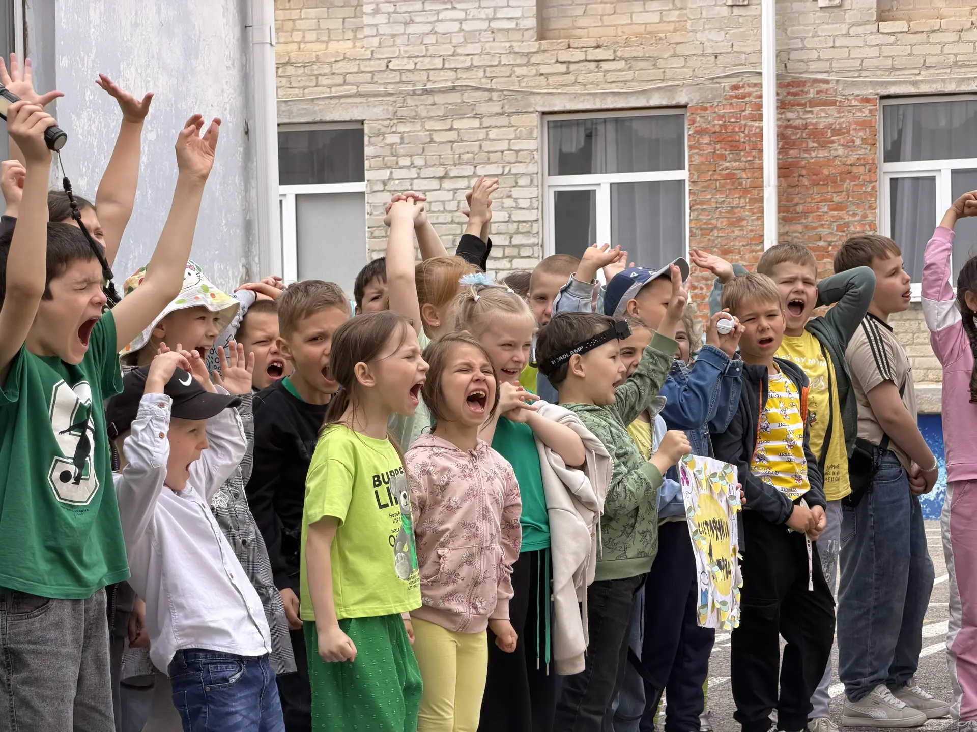 🎉 Открытие лагеря «Дружба» прошло ярко, весело и очень дружно!

Сегодня ребята познакомились с друг