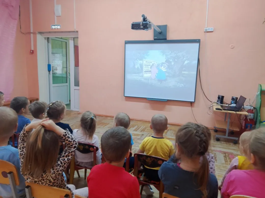 Знакомство с советскими мультфильмами.
Просмотр мультфильма "Приключения поросёнка Фунтика".