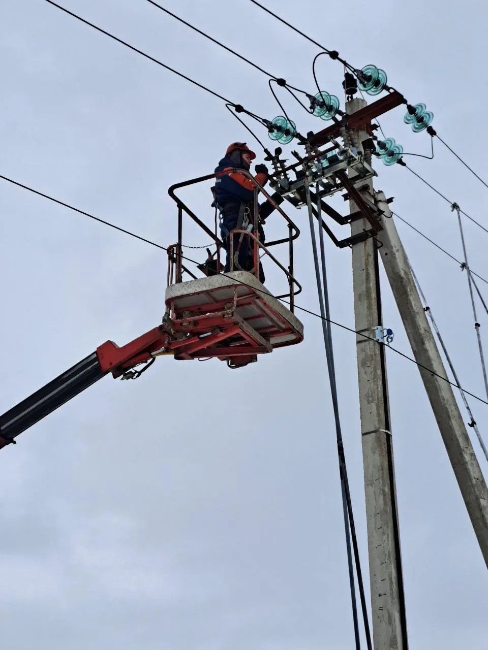 ⚒️Орловские энергетики ликвидировали последствия непогоды в регионе  Вчера в Орловской области из-за