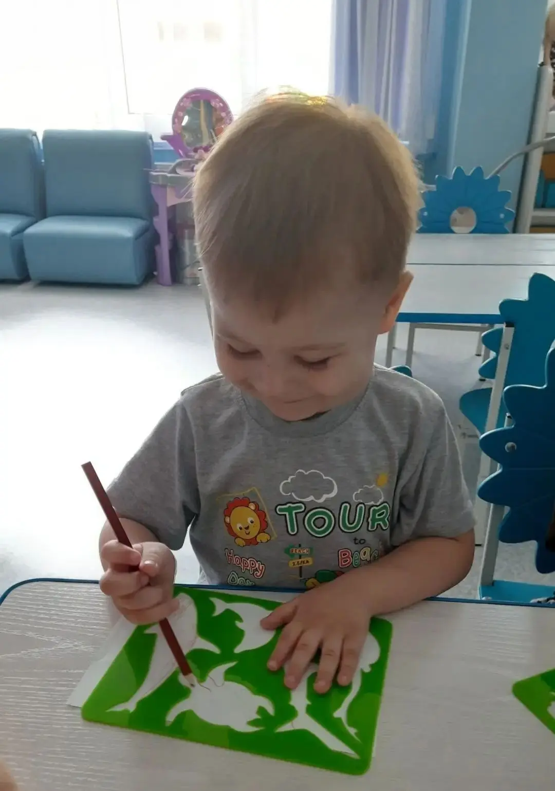 МЫ РИСУЕМ 🌻🦋🐟🐻🍒
Продолжаем учиться обводить по трафарету, раскрашивать не выходя за контур. Рас