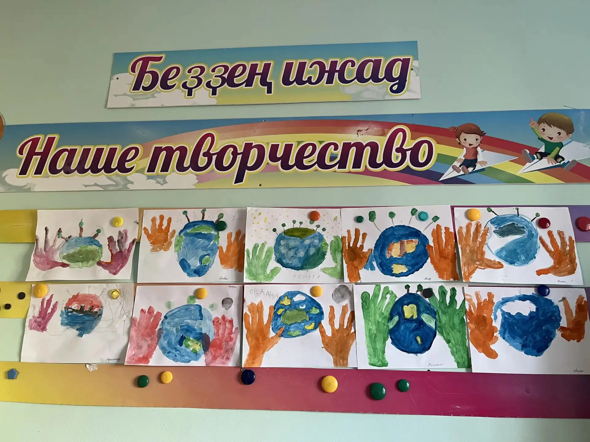 Сегодня в подготовительной группе поговорили об экологии. Ребята нарисовали трогательны...