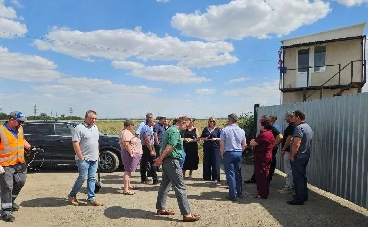 В Азовском районе обнаружили предприятия, из-за которых люди жаловались на ядовитую вонь
 
В Азове р