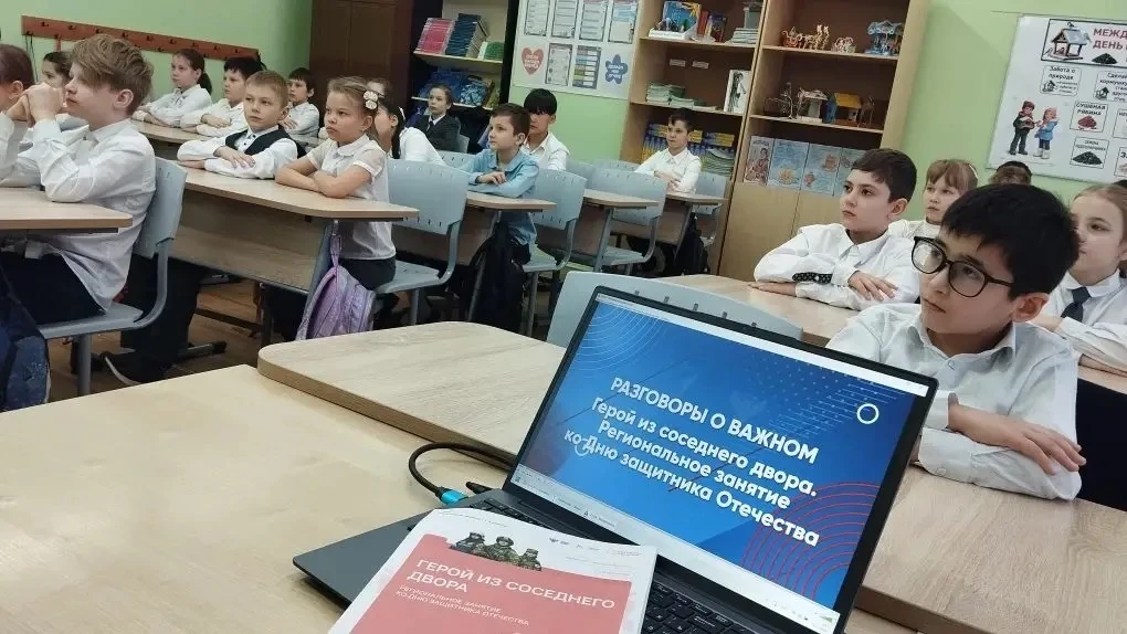 🗓️16 февраля состоялась еженедельная торжественная линейка, посвященная церемонии поднятия Государст