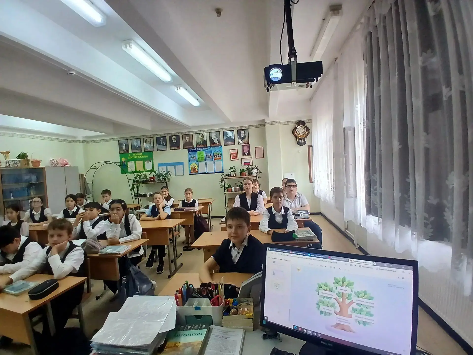 🎓 Профориентационное занятие «Россия — мои горизонты»: заглянули в мир педагогики 🎓