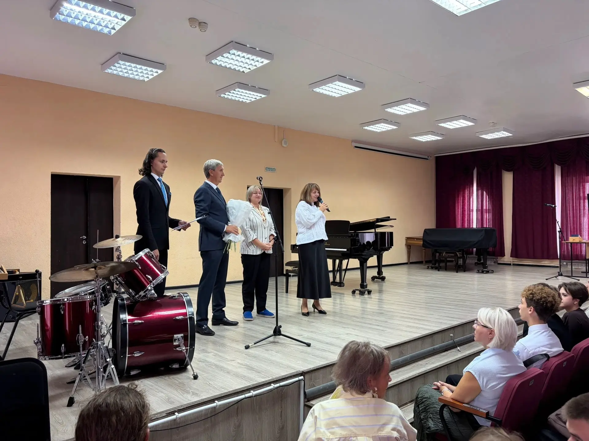 Вчера в Большом зале Омского музыкального училища имени В.Я.Шебалина прошло Торжественн...