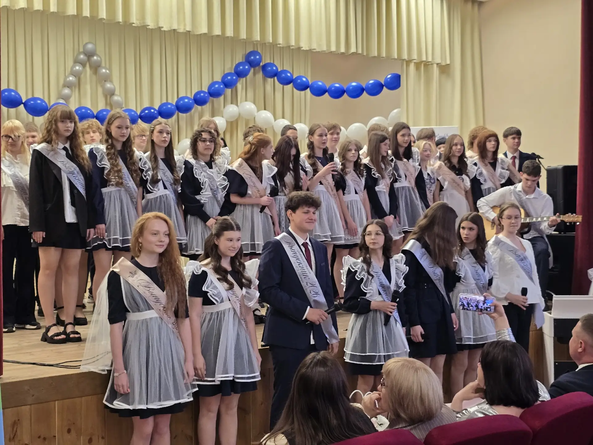 Сегодня в нашей Гимназии прозвенел Последний звонок для 9-х классов! 🔔  Шумные, веселые, повзрослевш