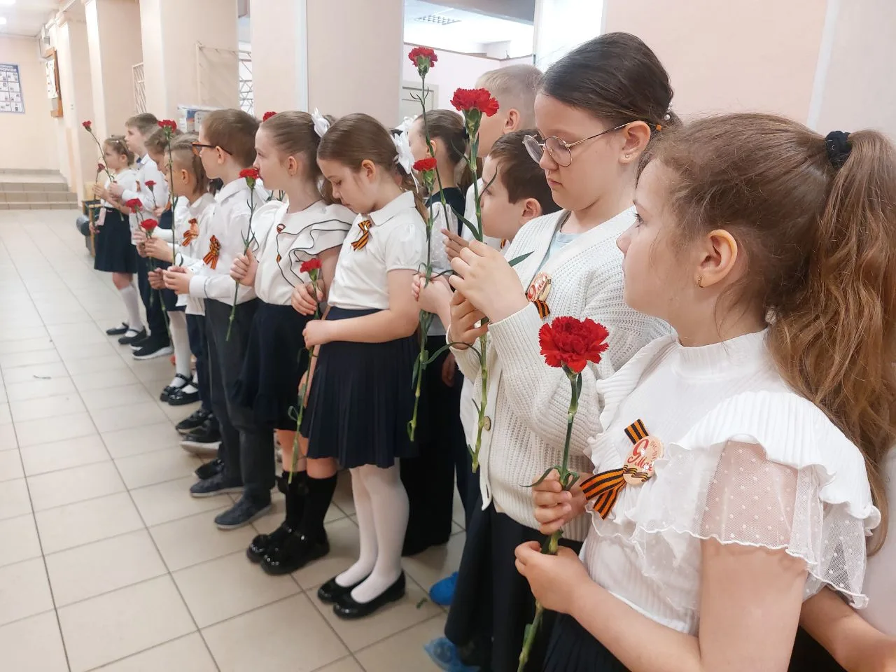 АКЦИЯ «КРАСНЫЕ ГВОЗДИКИ»  🌟 В честь 81-й годовщины Победы в Великой Отечественной войне 7 и 8 мая на
