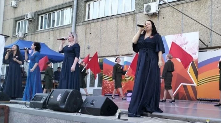 Праздничный концерт «Знать, чтобы помнить!»   9 мая, в 18:00 цикл праздничных мероприятий, посвящённ