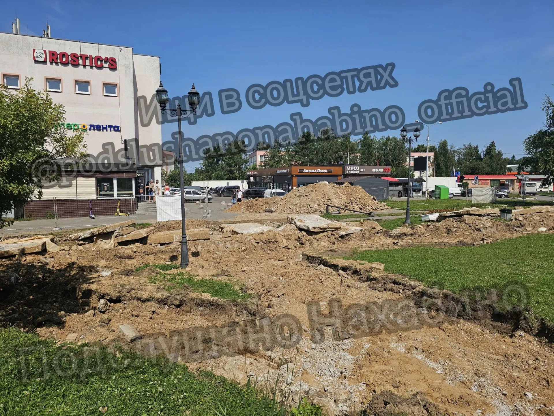 В Новом городке во всю идут работы по благоустройству сквера в районе Школьной улицы. 

Эту территор