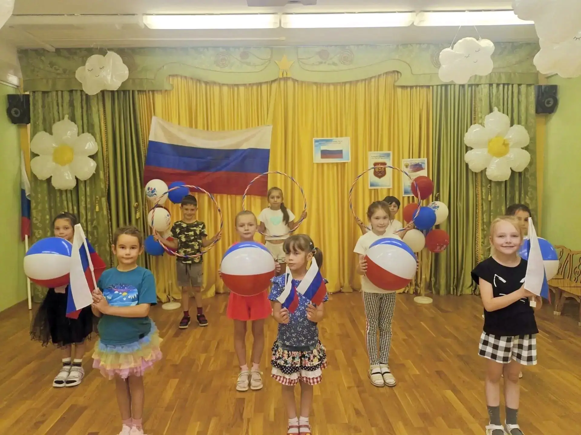 🇷🇺 Флешмоб ко Дню Государственного флага Российской Федерации