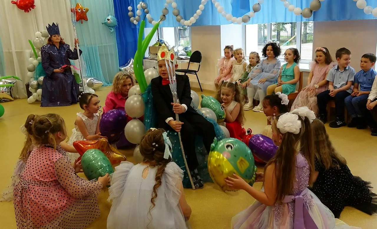 👨‍🎓👩‍🎓В Доме детского творчества прошёл выпускной для дошколят «В подводном царстве». Зал преобр