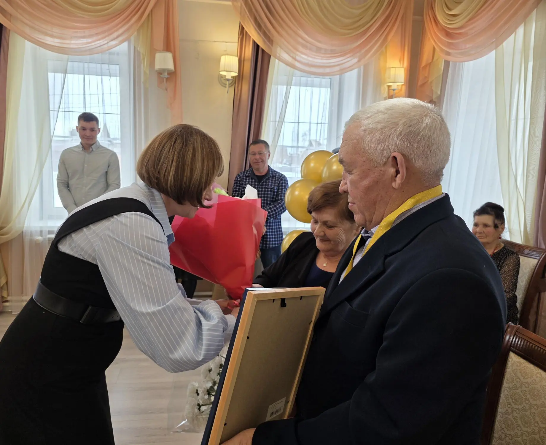 В минувшую пятницу в Качугском отделе службы ЗАГС супруги Сокольниковы из Малой Тарели отметили золо
