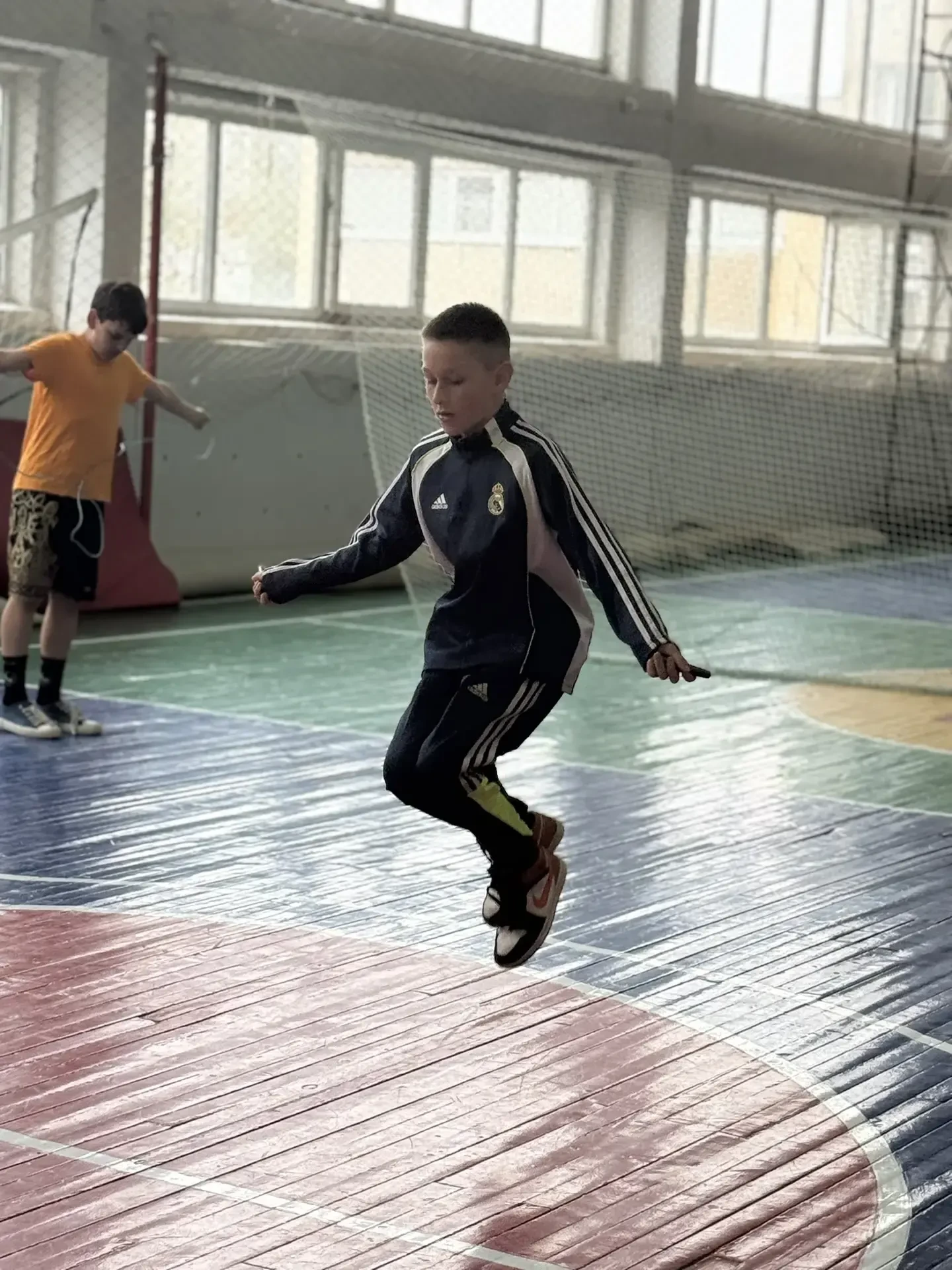 Во Всемирный день здоровья учителя физкультуры Чеснейшая Е.В. и Орлов Д.А. в МБОУ "Школа №110" орган