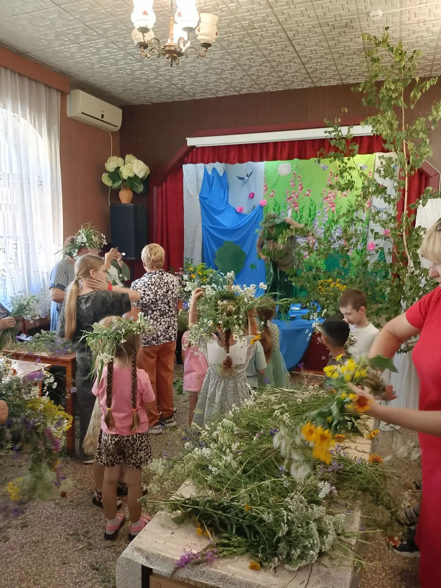 🌿 Волшебство Ивана Купалы:  наши воспитанники побывали в гостях в Доме Ветеранов. ✨