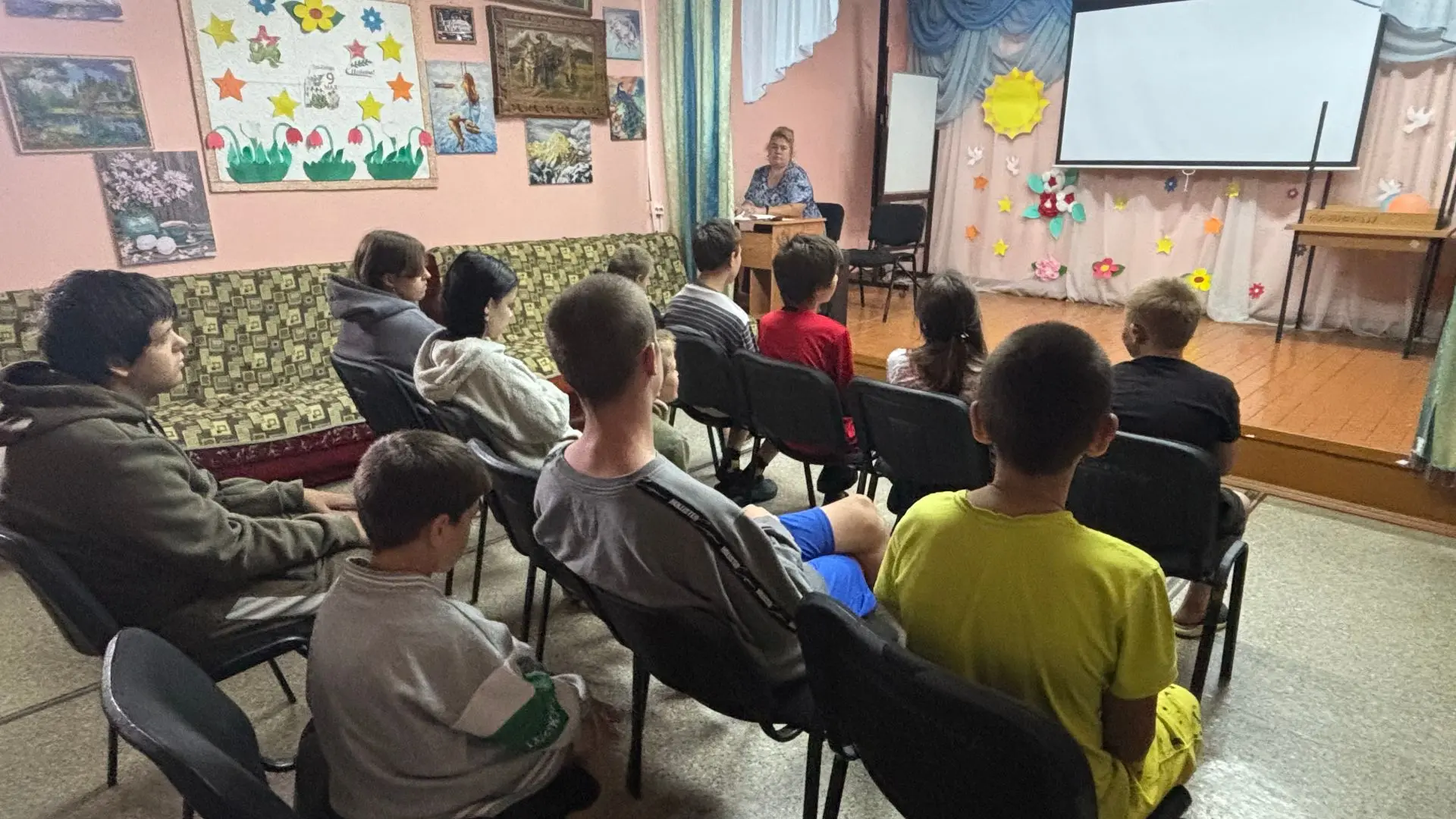 Вчера в Климатинском детском доме прошло занятие, посвященное важной и актуальной теме ...