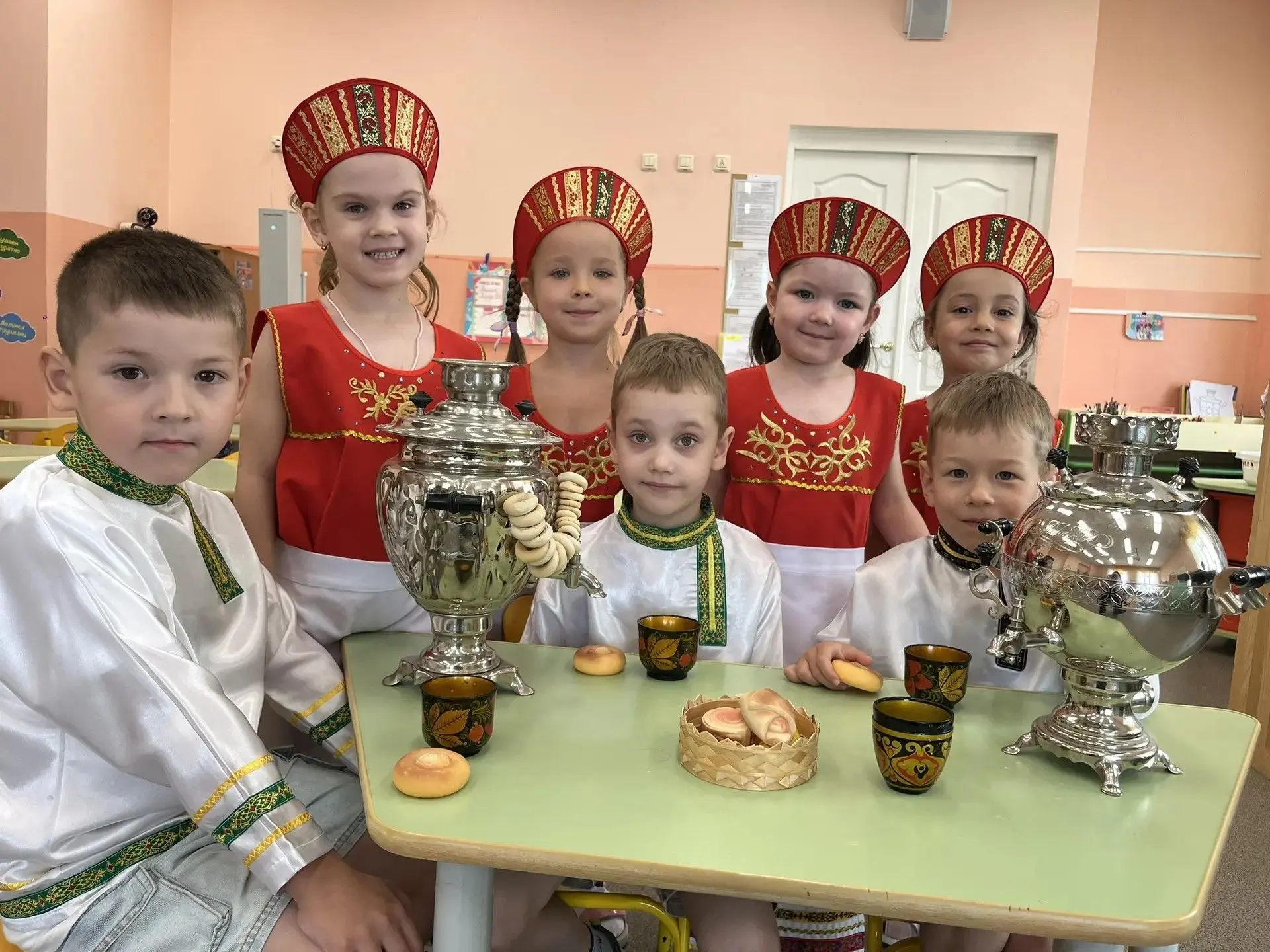 Сегодня в нашем детском саду было по-особенному тепло и уютно. Мы провели тематический ...