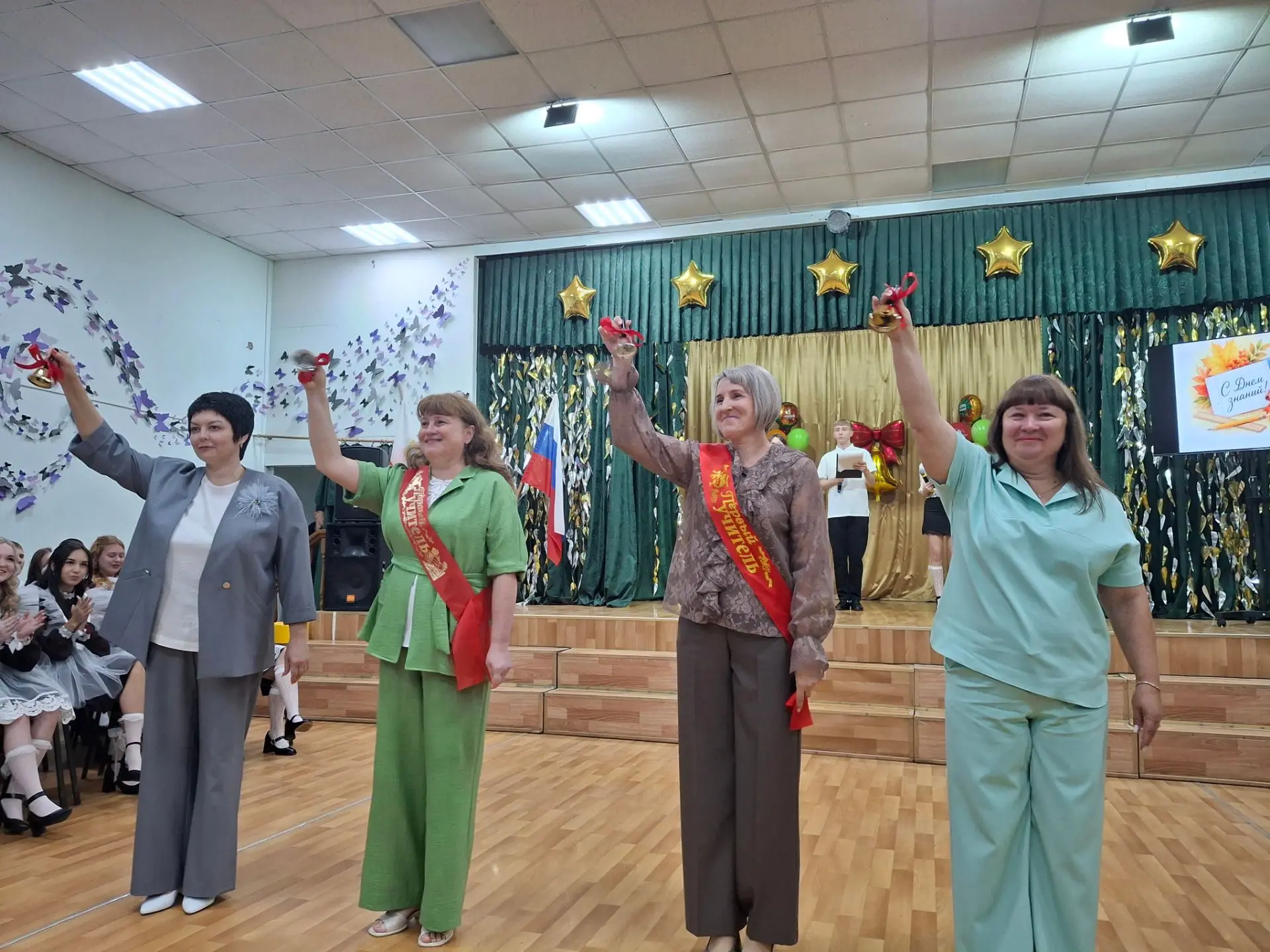 Дорогие ребята, родители, педагоги! От всей души поздравляем вас всех с Днем Знаний! Пу...