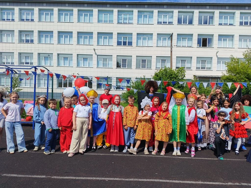🇷🇺🎉Фестиваль дружбы народов России в восьмой день лагеря!🎊👑

🔊🔊🔊Сегодня, в восьмой день наше