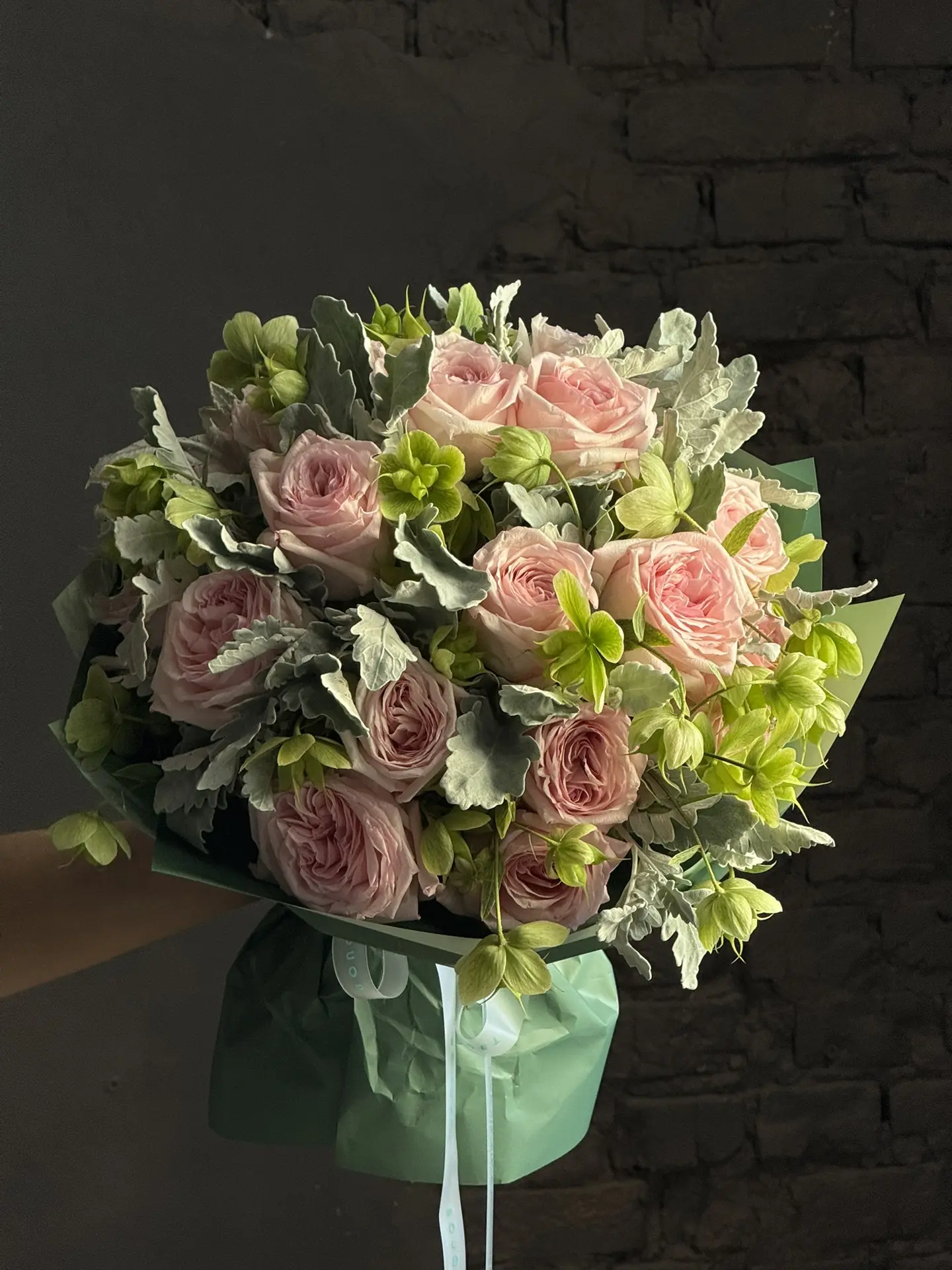Нежные тона 🌸 А какие композиции предпочитаете вы? В коробках или букеты? 🧡