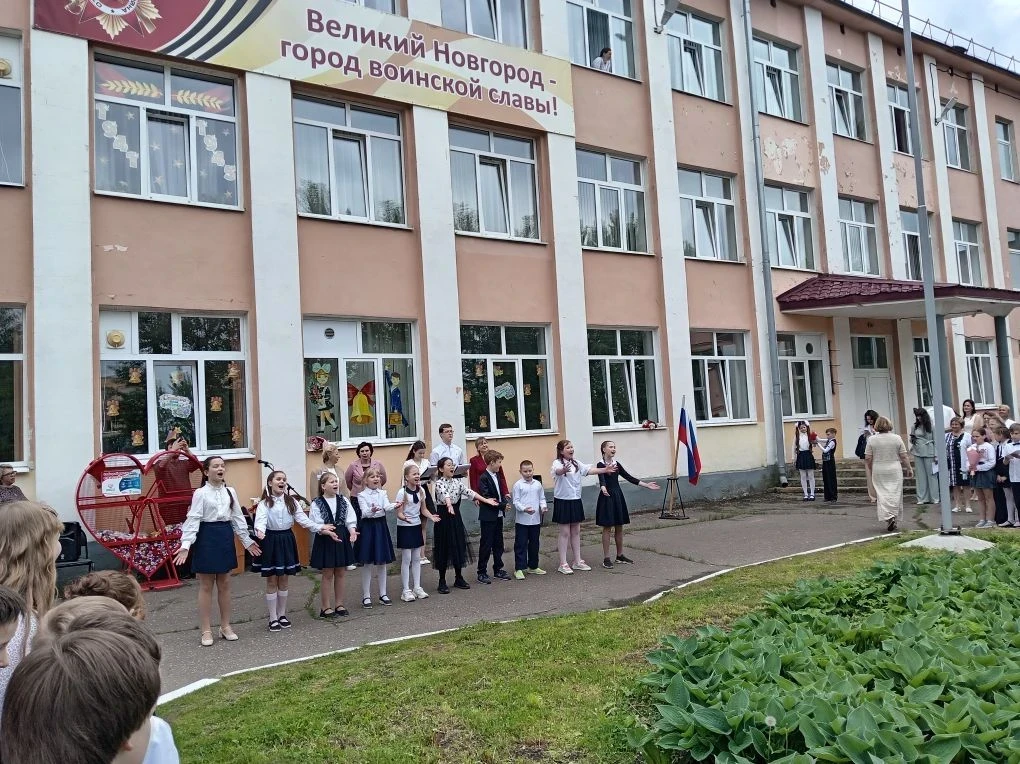 ✨ Прощай, начальная школа! ✨  В гимназии «Новоскул» прозвучал для наших ребят последний звонок начал