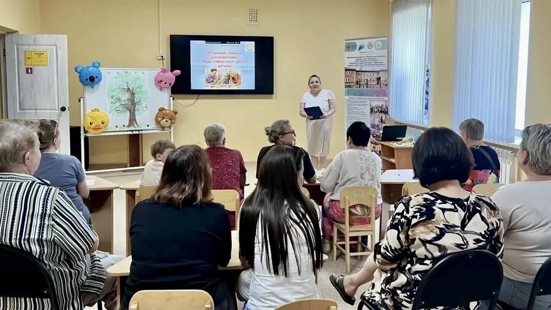 В центре «Журавушка» состоялся обучающий семинар: «Виды совместного досуга» для родителей и законных