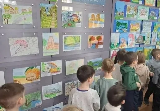 🎨 Выставка детских рисунков «Моя любимая Россошь».