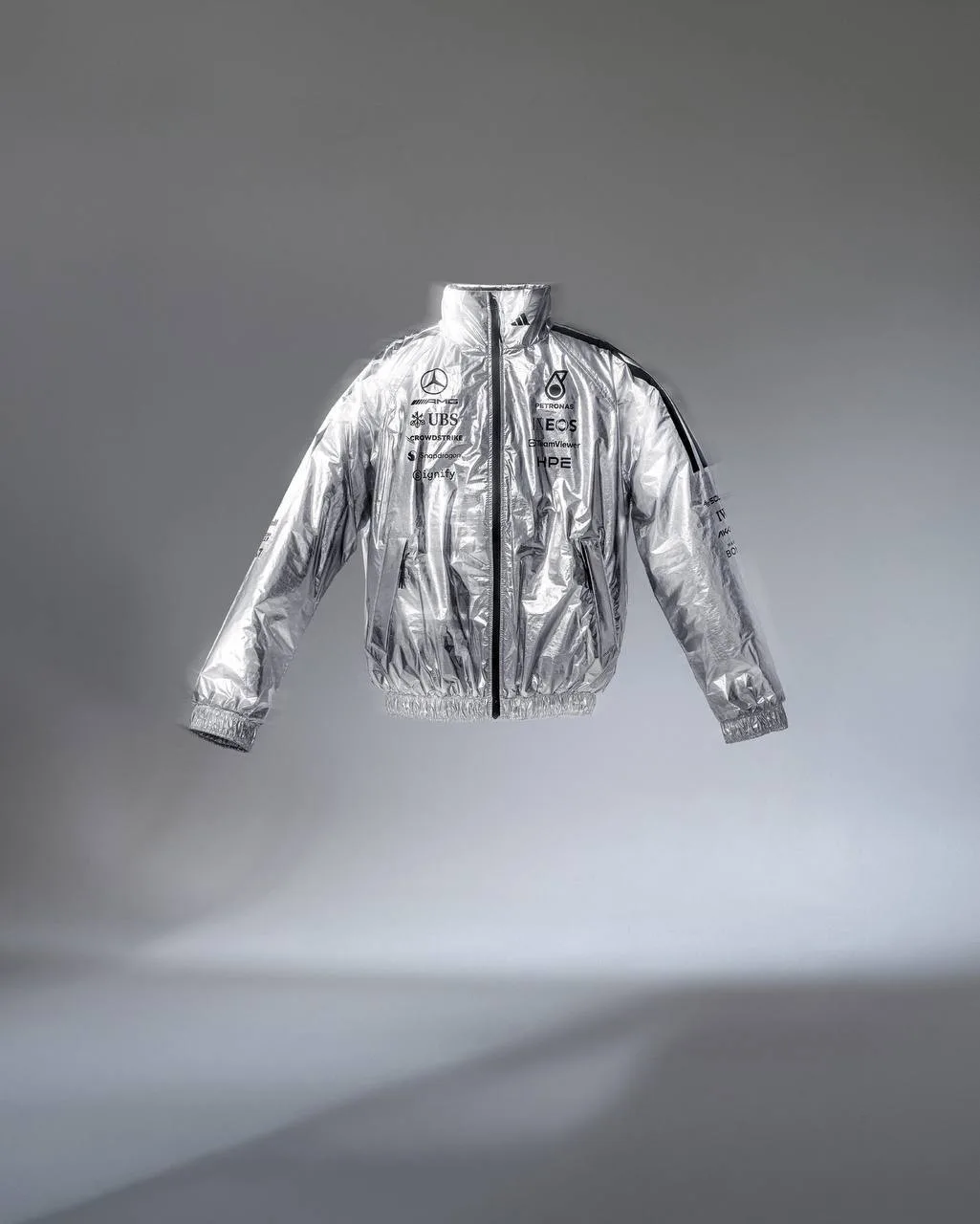 🏎️ КУРТКА, КОТОРАЯ СИЯЕТ СИЛЬНЕЕ БОЛИДА — adidas x Mercedes-AMG PETRONAS выпустили ту ...