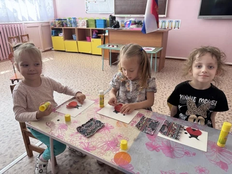 В группе «Капитошки» сегодня расцвел новый а стоящий праздник- День Божьей Коровки! Мал...