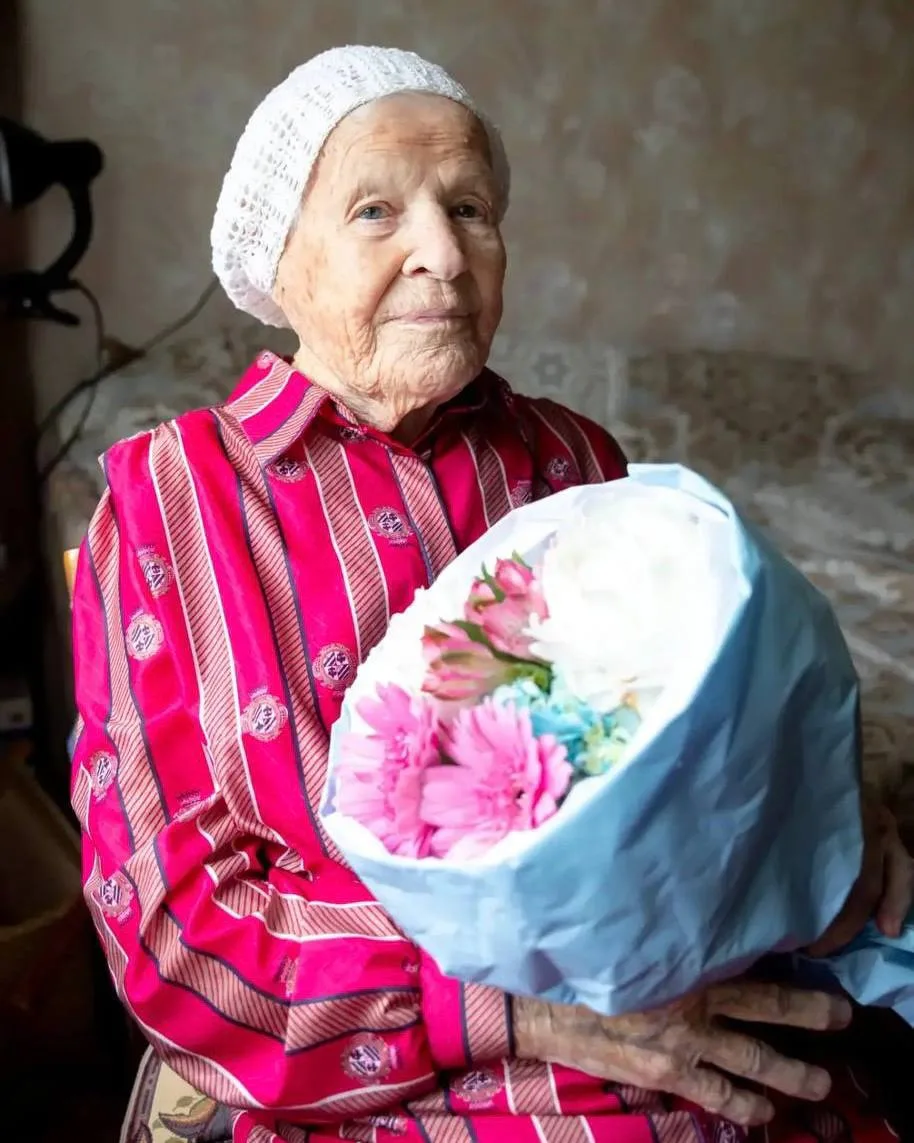 🎂 105 лет исполнилось сегодня жительнице Казани Антонине Семеновне Мальцевой  

Антонина Семеновна 