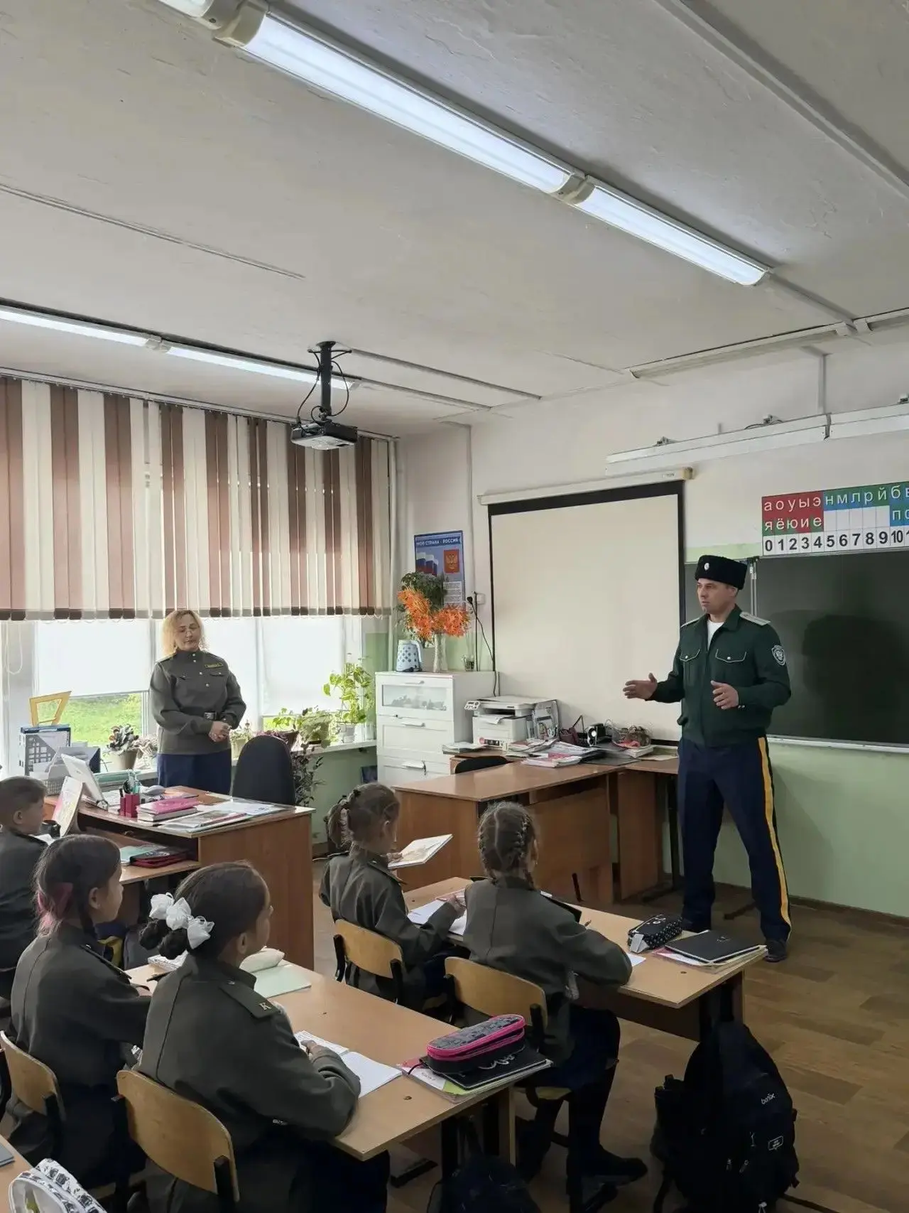 Атаман УВКО посетил школу № 2 в поселке Хор
