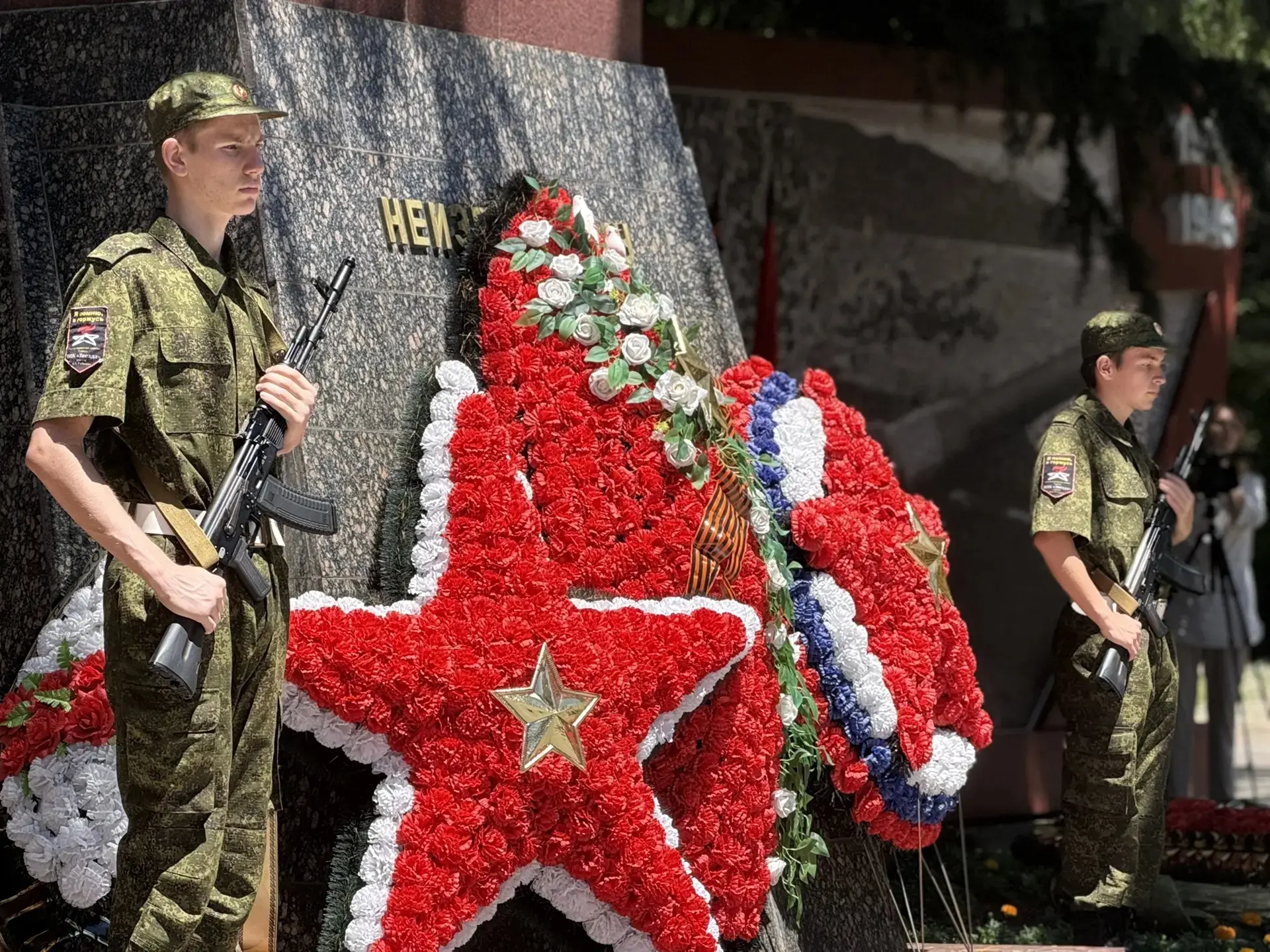 22 июня. Горка Героев. Туапсе. Память, которая живёт в наших сердцах.

 22 июня, на Горке Героев в Т