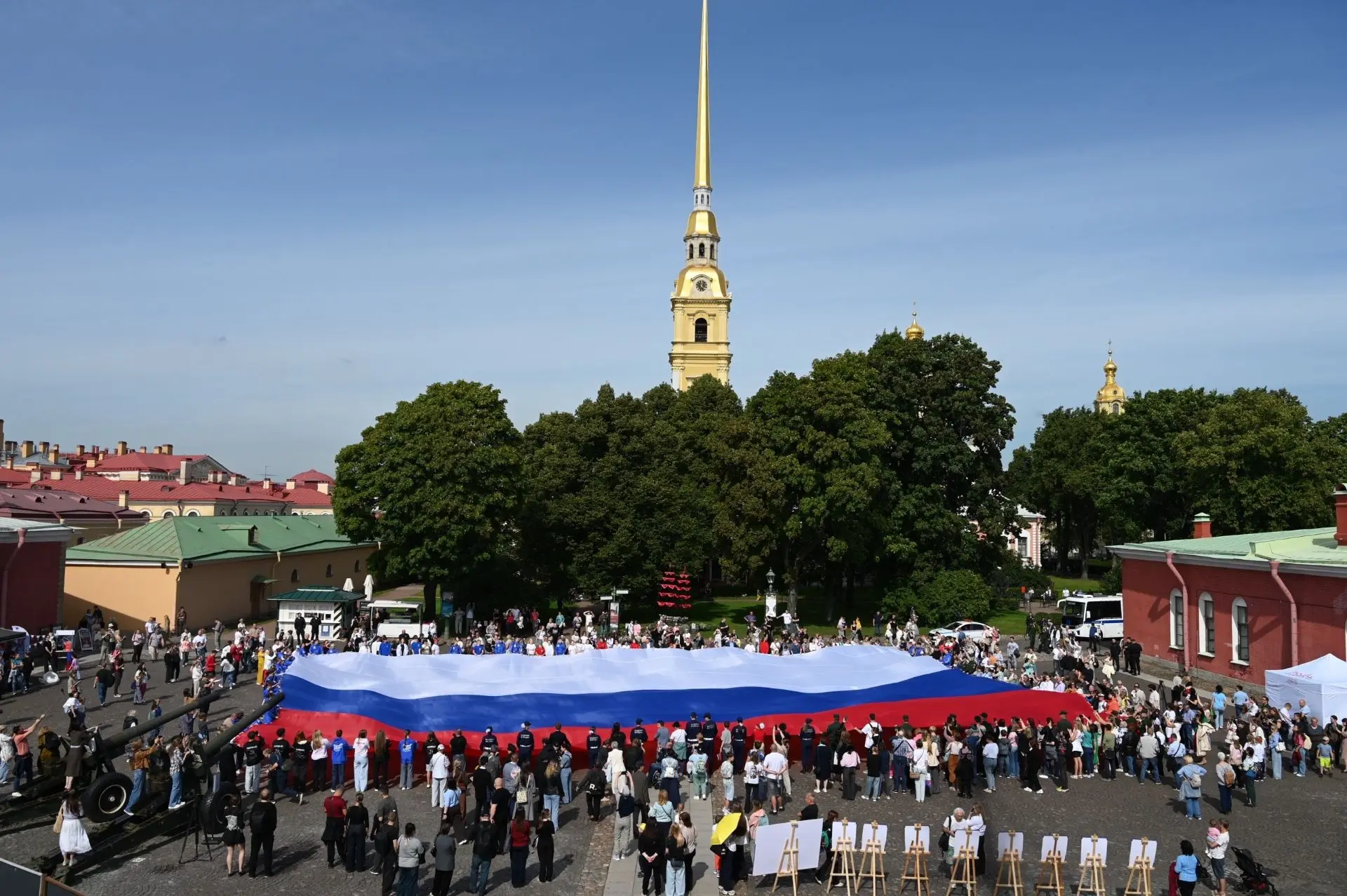 До 15 сентября проводится опрос жителей Санкт-Петербурга об оценке эффективности деятел...