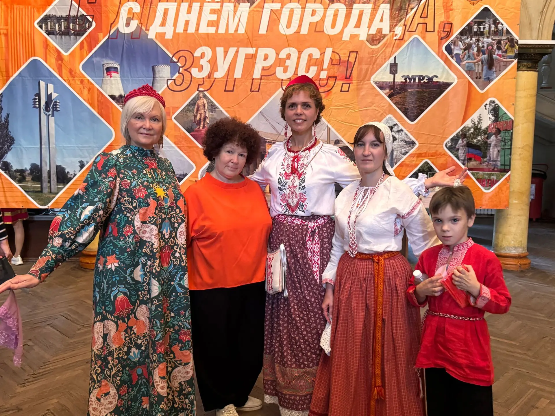 🎉В фойе Дворца культуры, сегодня, в честь Дня города состоялся большой народный хорово...