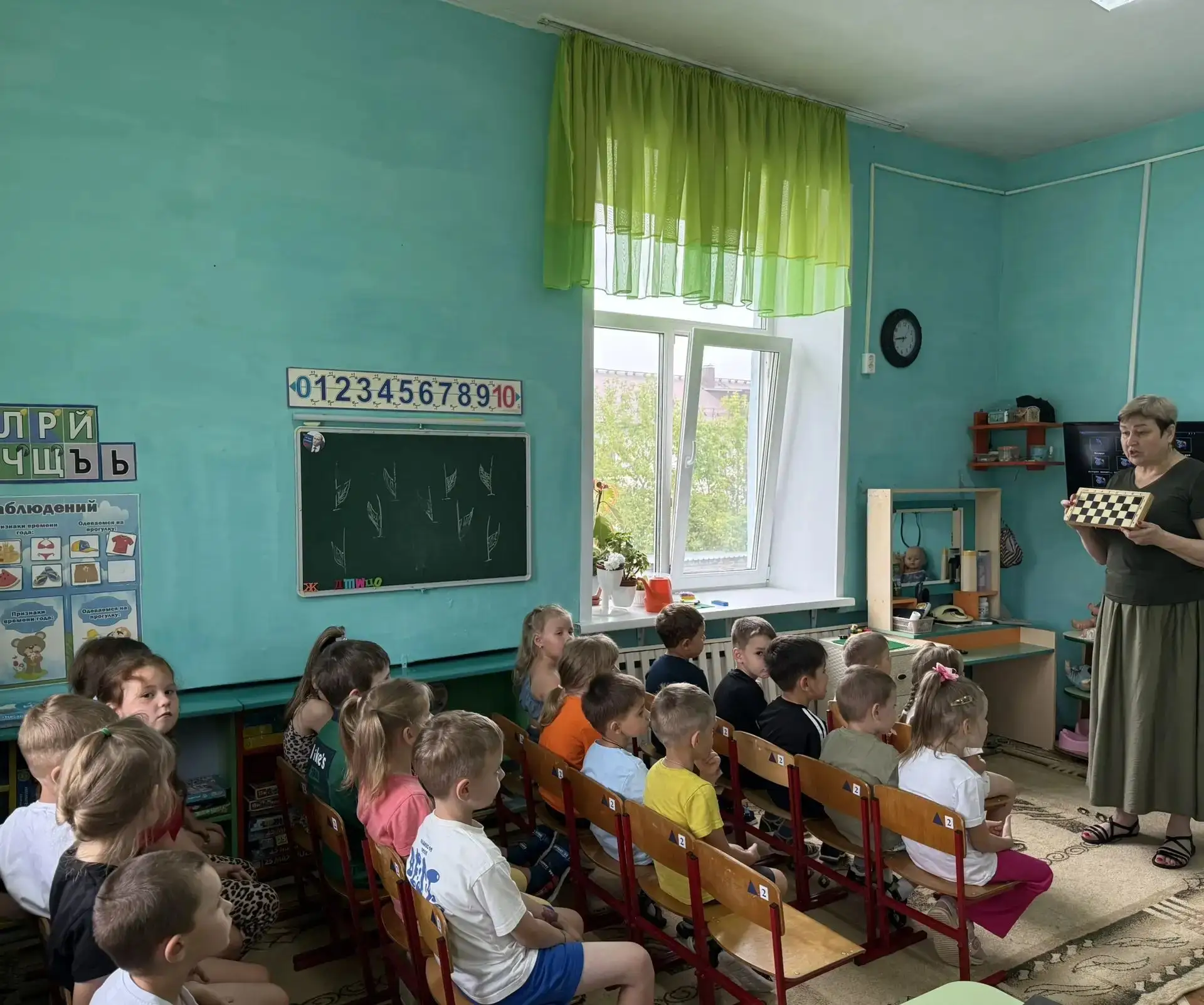 "От знакомства с фигурами до первых ходов: День шахмат в детском саду" ♟

В нашем детском сад состоя