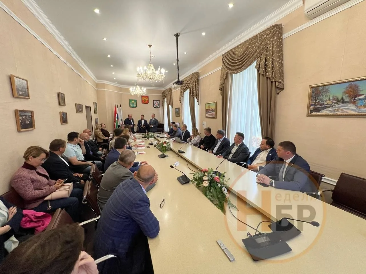 Сегодня утром в администрации округа проходит координационный совет с представителями о...