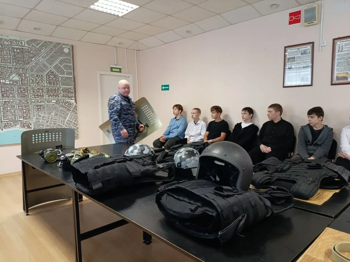 День открытых дверей 😊🤚 Нижневартовский межмуниципальный отдел вневедомственной охраны организовал д