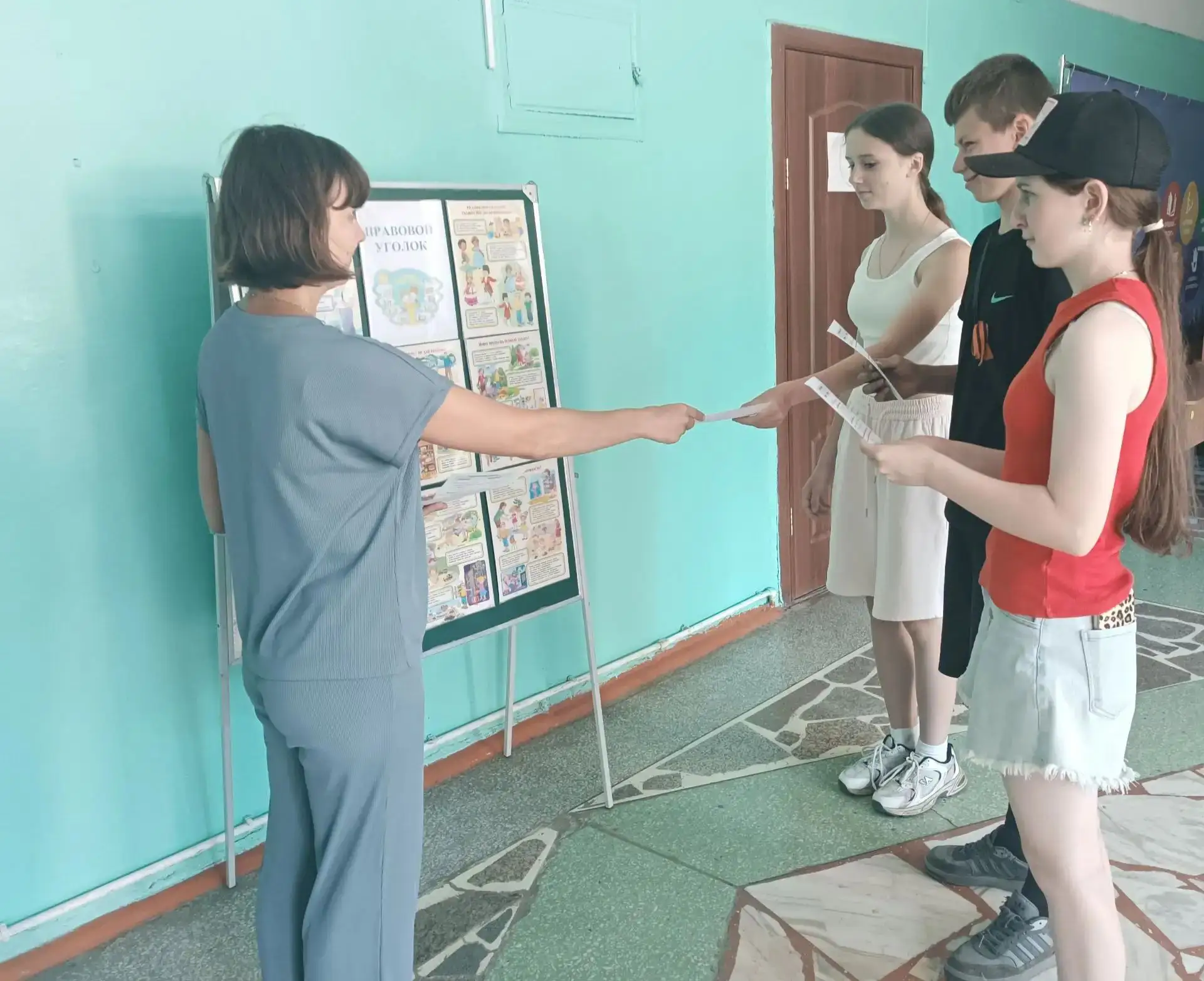 📌В летние каникулы для старшеклассников провели беседу ко Дню правовых знаний.☝️

Ребята обсудили н