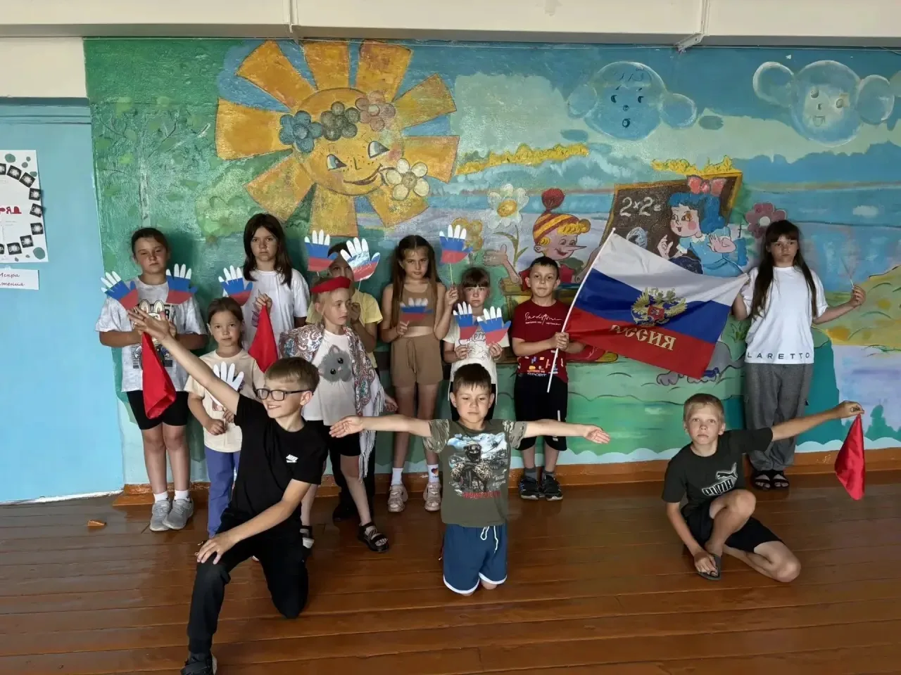 🇷🇺 С любовью к России: яркие кадры с нашей патриотической акции! 📸❤️

В лагере дневного пребывани
