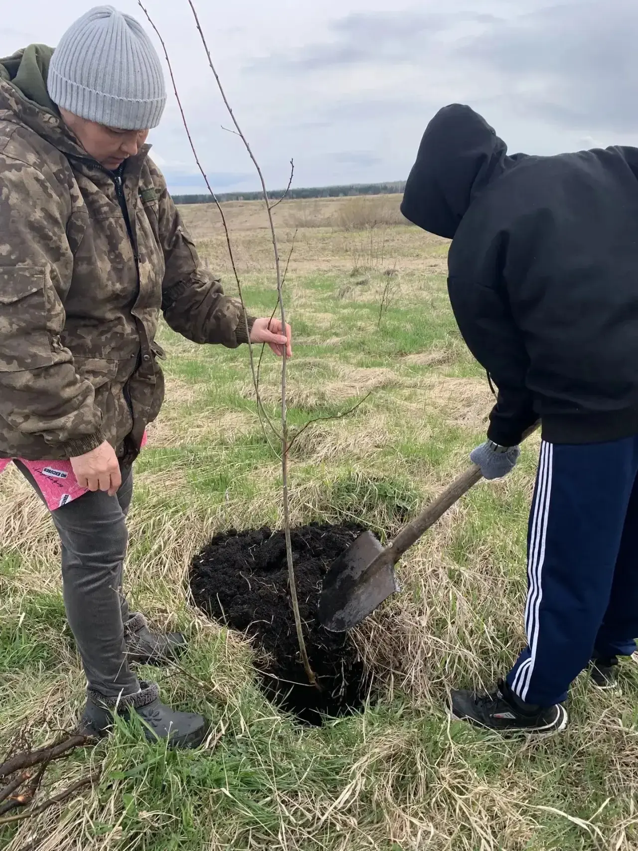 🌳 Мир,Труд,Май!
Семейная традиция: сажаем лес у моста!

Каждый год наша большая семья Кашиных (целы