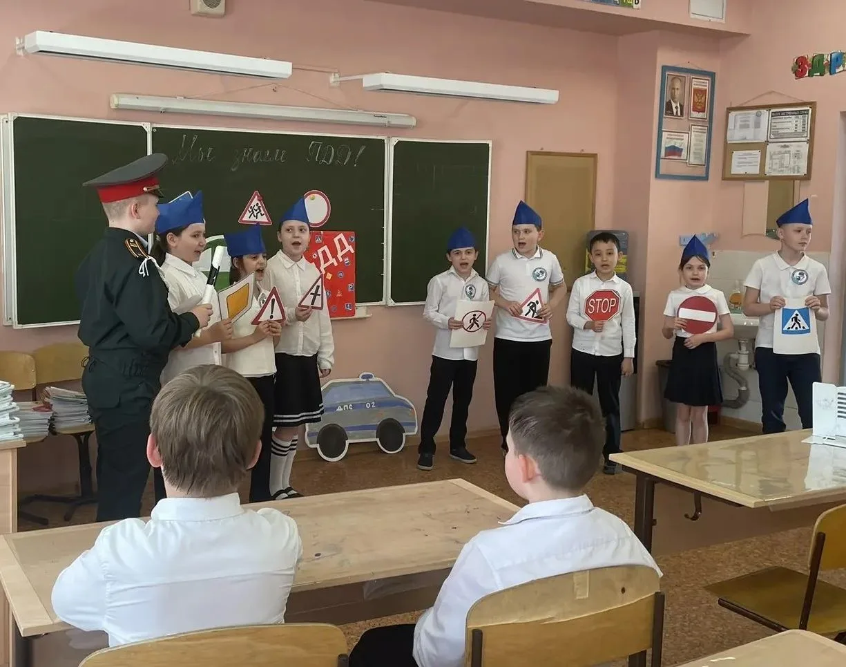 Завершился учебный год: ЮИД «Светофор» провёл конкурс знатоков ПДД. В конце учебного года отряд юных