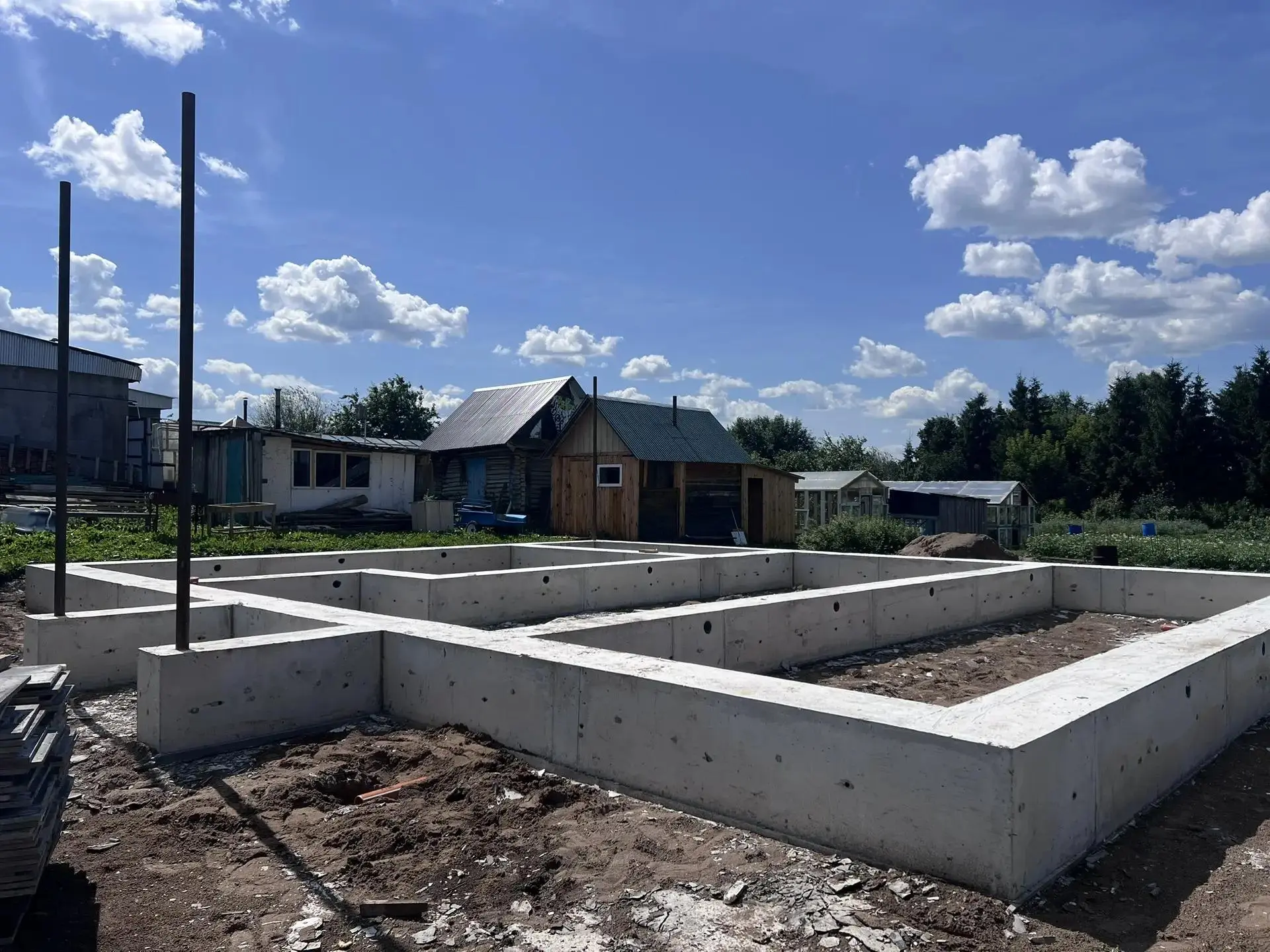 🏗 Завершили устройство фундамента в с. Красная Кадка