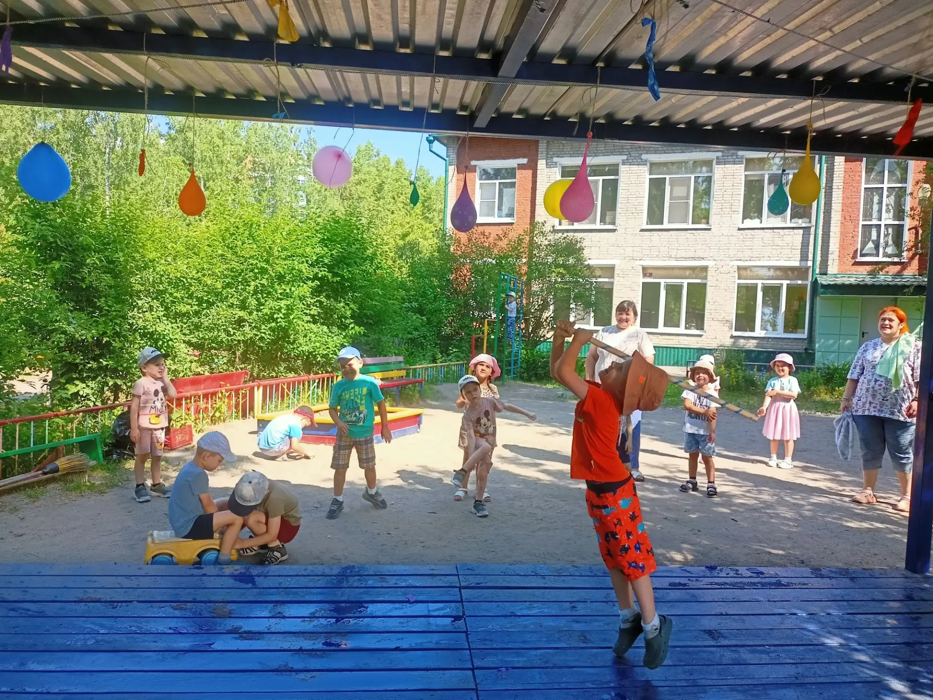 🌊И снова про летние развлечения...

🌡️Июнь выдался таким жарким, что постоянно хочется воды, к вод