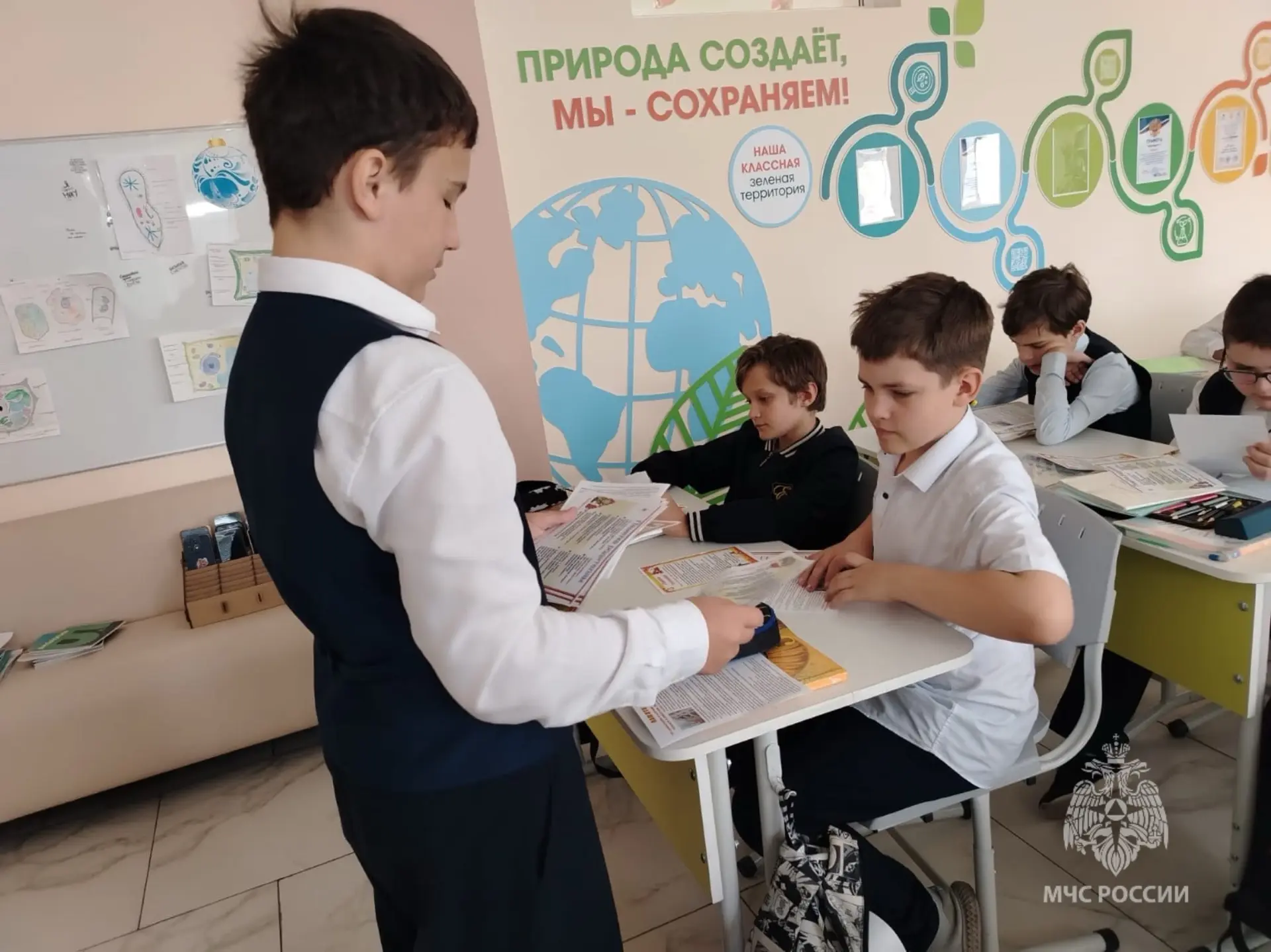 👨‍🚒Потушили сами - теперь учат других   Ученики школы №15 Батайска, брат и сестра Александра и Прохо