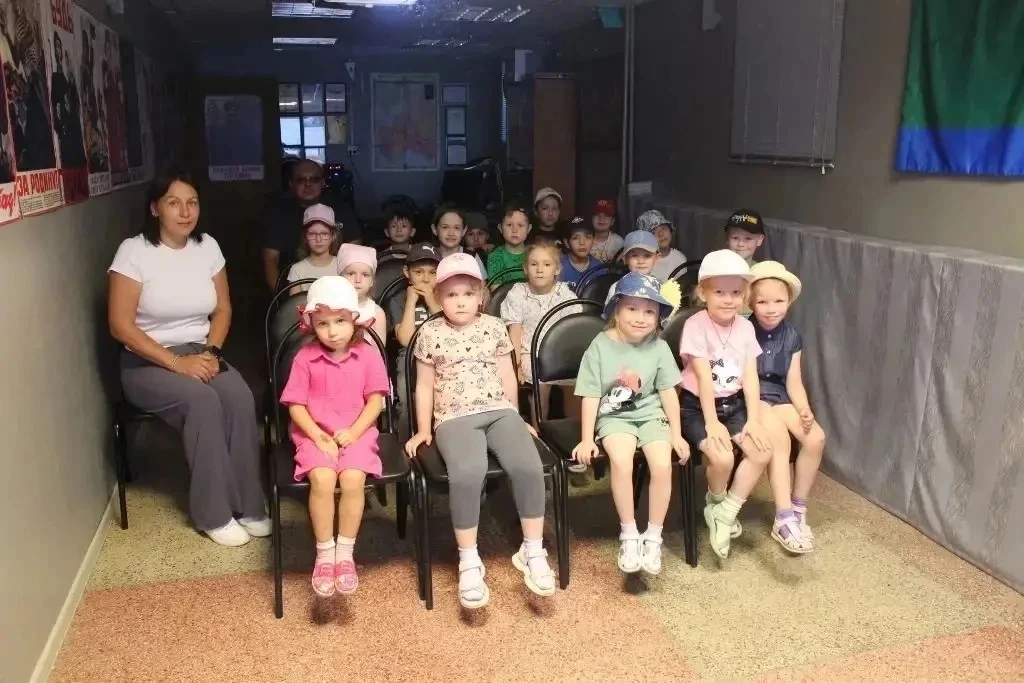 🎖 «Славны были наши деды»: тематический час в Зале воинской славы! 🇷🇺
