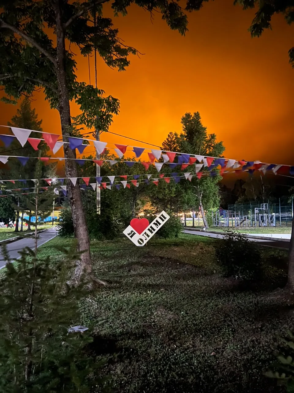 Ночное небо над Олимпом.