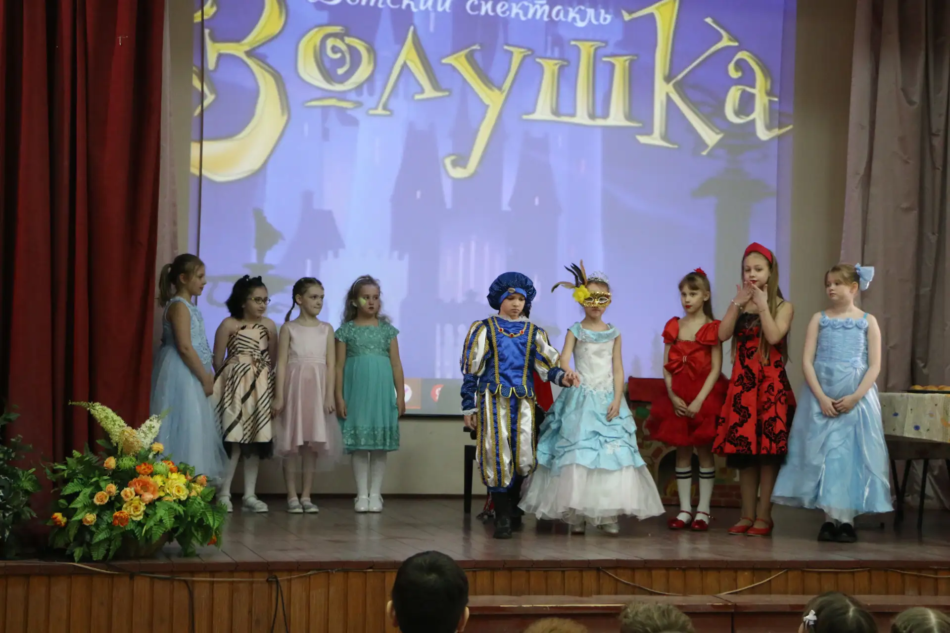 Театр, который развивает детей 🎭  В нашей школе состоялся показ спектакля театральной студии «Импров