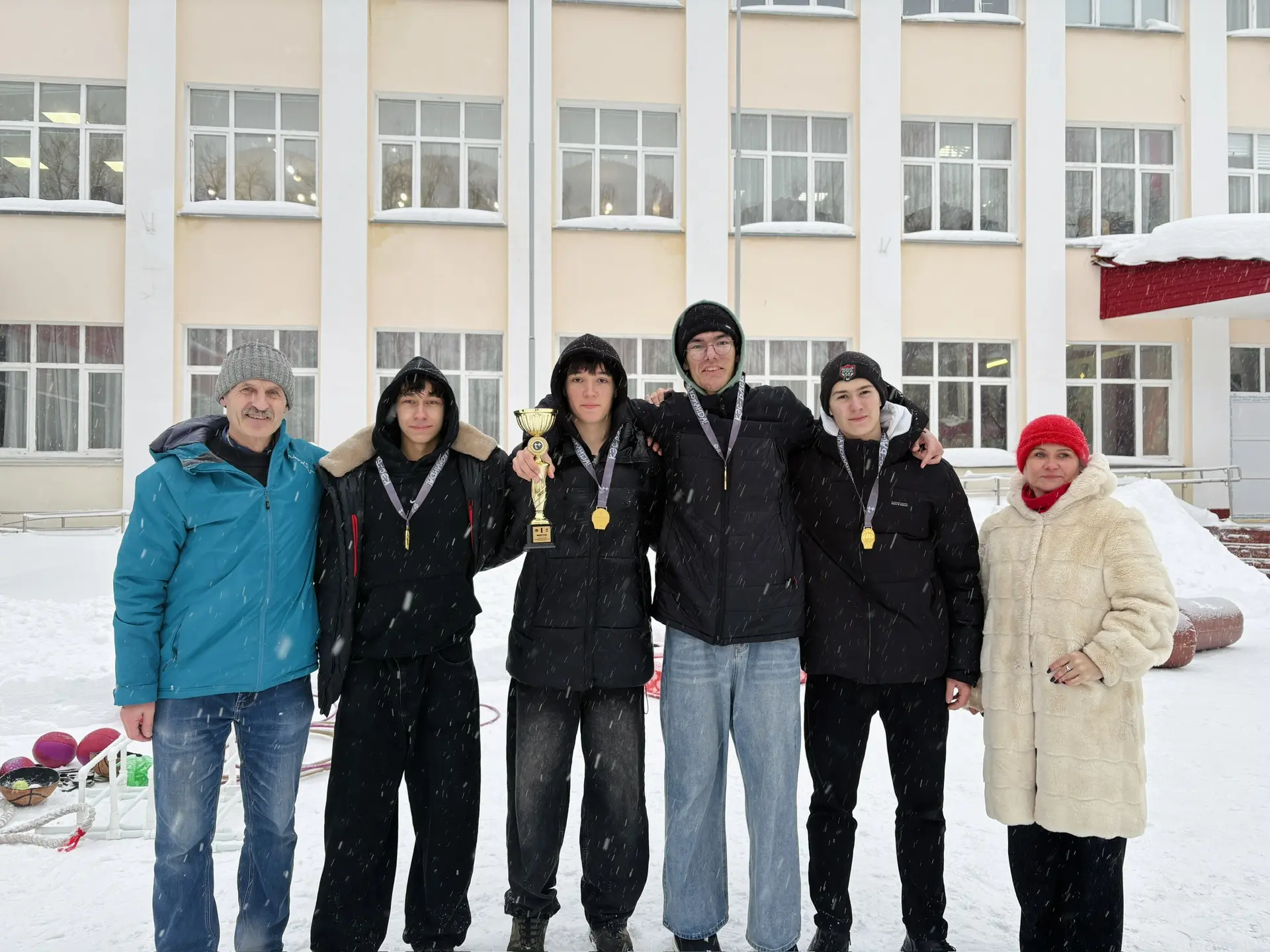 🇷🇺 В лицее прошло спортивное мероприятие «А, ну-ка, парни!» среди юношей 10-11 классов, приуроченное