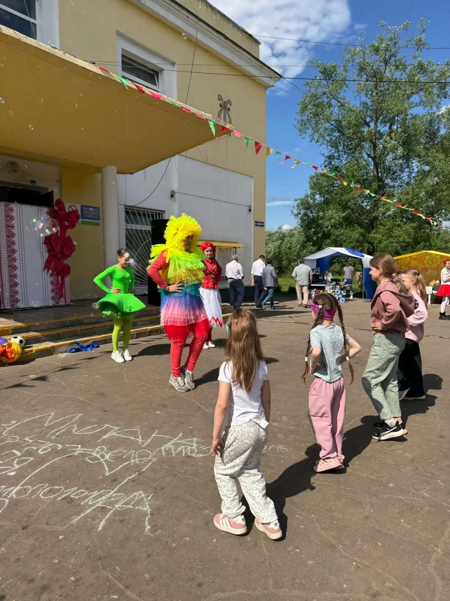 🎉 Праздник для всей семьи: как в Ситне-Щелканово отметили День села  В субботу, 23 мая, на площади у